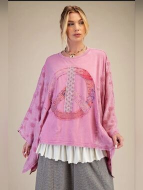 EASEL MINERAL WASHED & EMBROIDERY PEACE TOP. NWOT SZ 2X